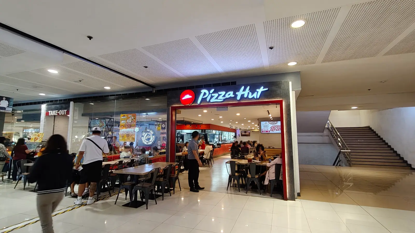 PIZZA HUT in SM Megamall